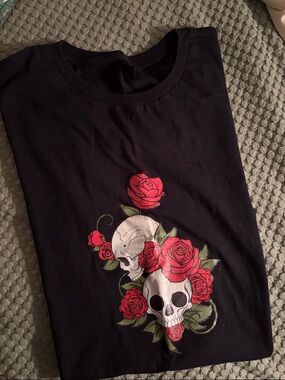 SHEIN Black Short Sleeve Tee with Red Rose and Skull Graphic